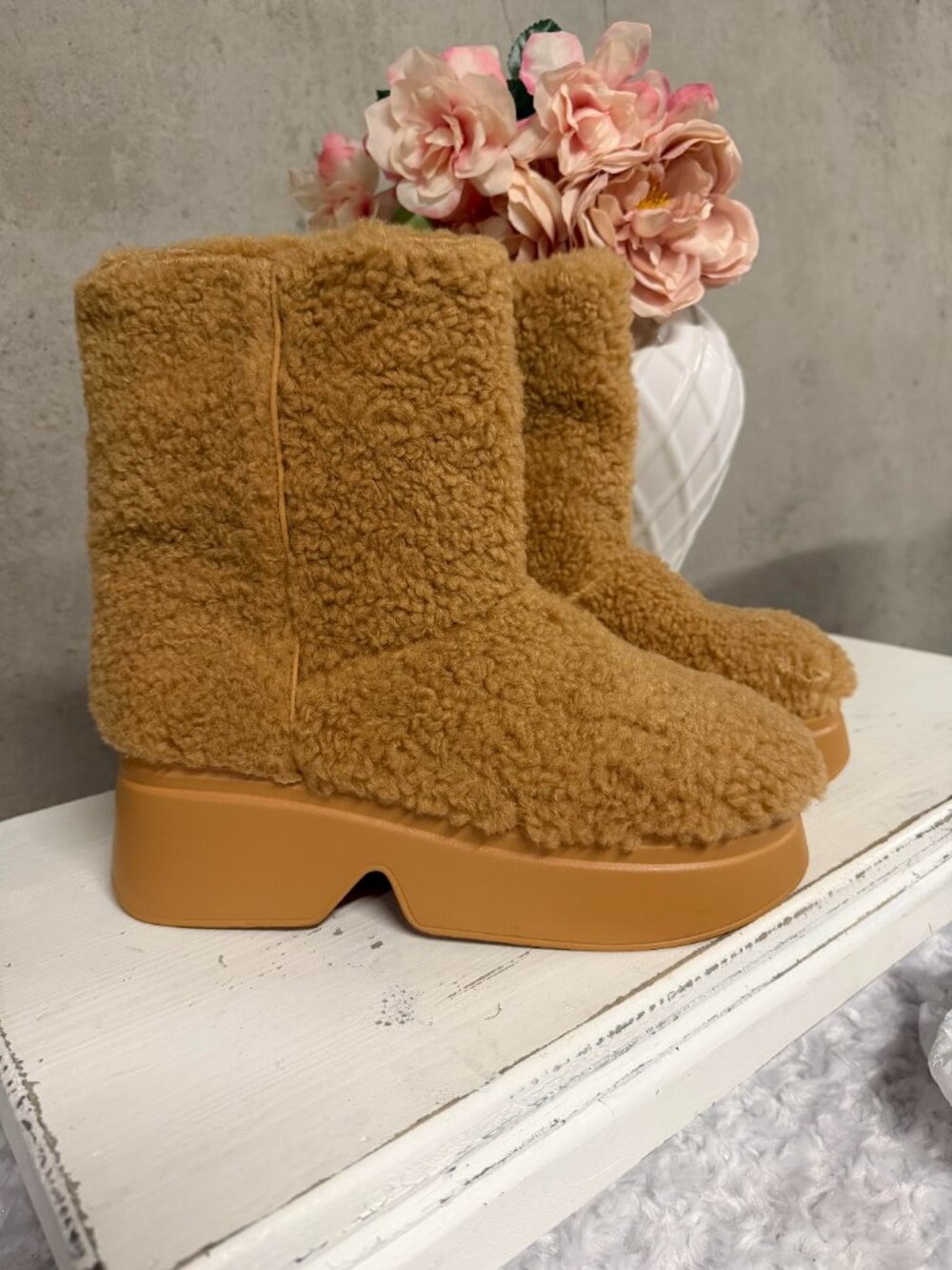 NWOT Teddy Shearling Fuzzy Platform Ankle Boots / Booties, Size 8